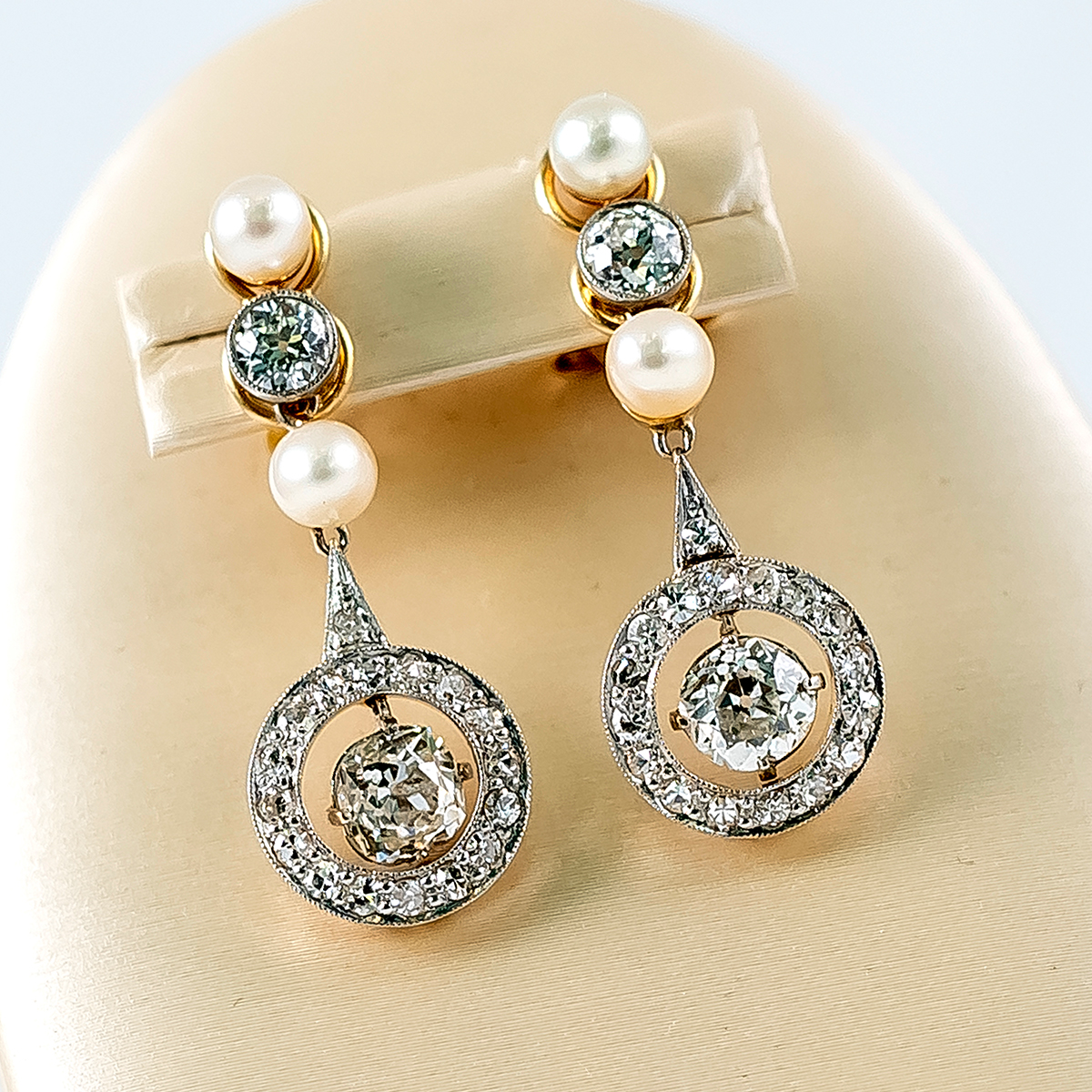 Pendientes_artdeco-con_diamantes_basculantes_perlas