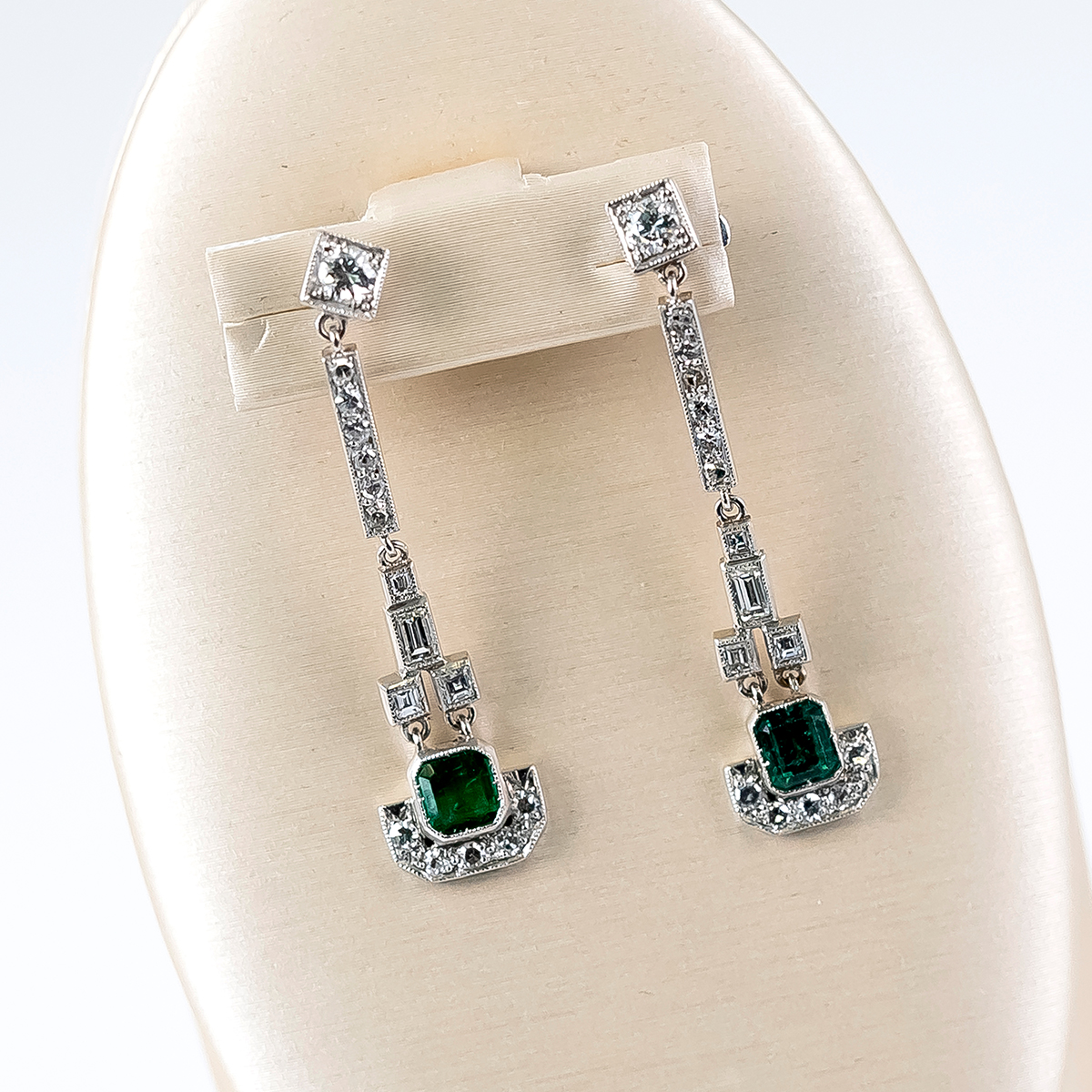 Pendientes_artdeco_diamantes_esmeraldas_geometricos